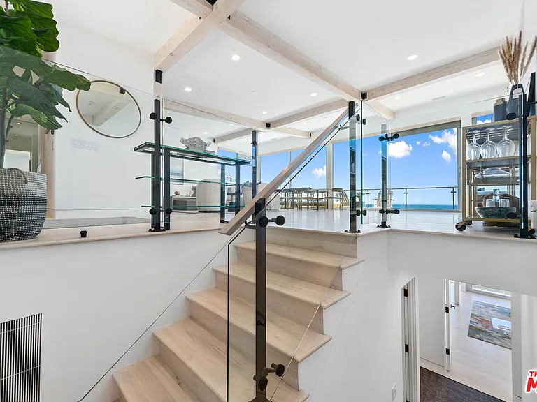24928 Malibu Rd — Photo 14
