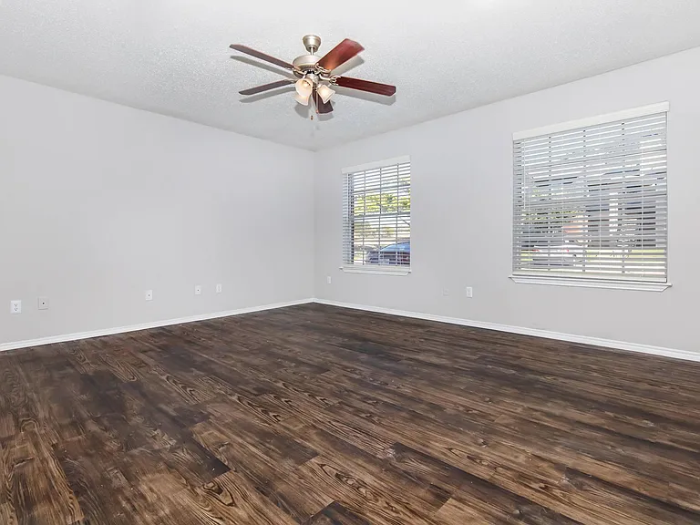 Eagle's Point Apartments — Photo 39