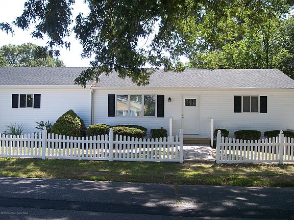 2nd image of 1001 Lynn Ave