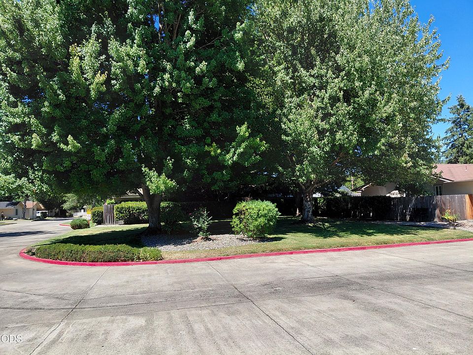 2nd image of 640 SW Sunwood Way