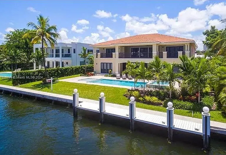 513 Palm Dr — Photo 4