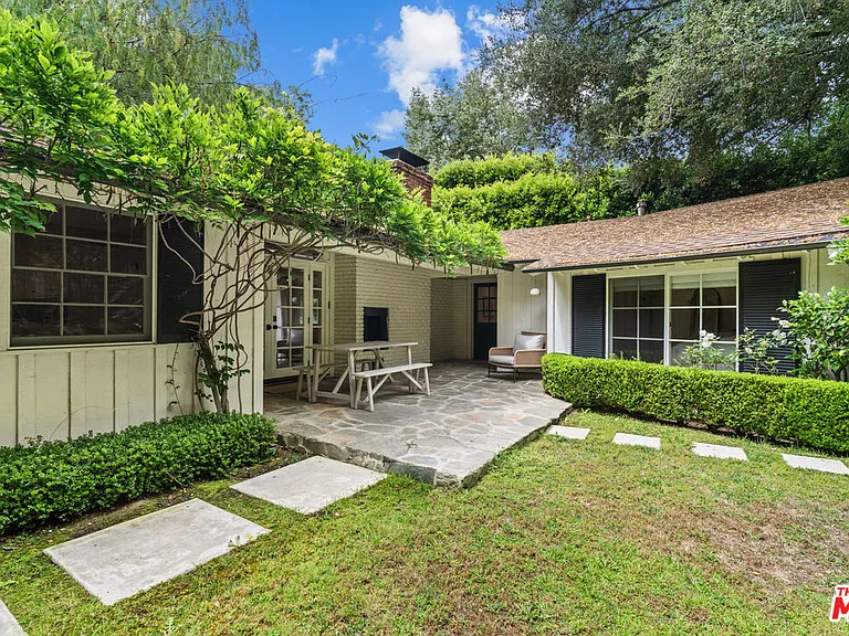 2107 El Roble Ln — Photo 1