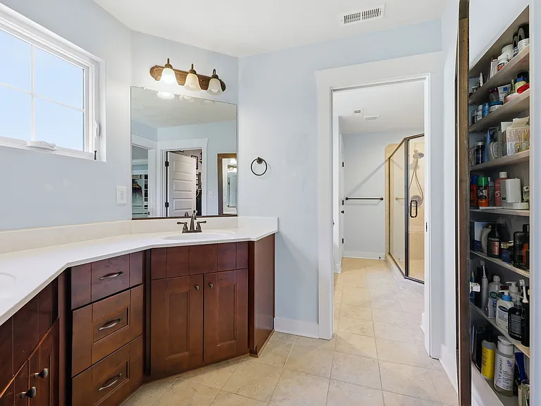1041 Scenic Blvd — Photo 40
