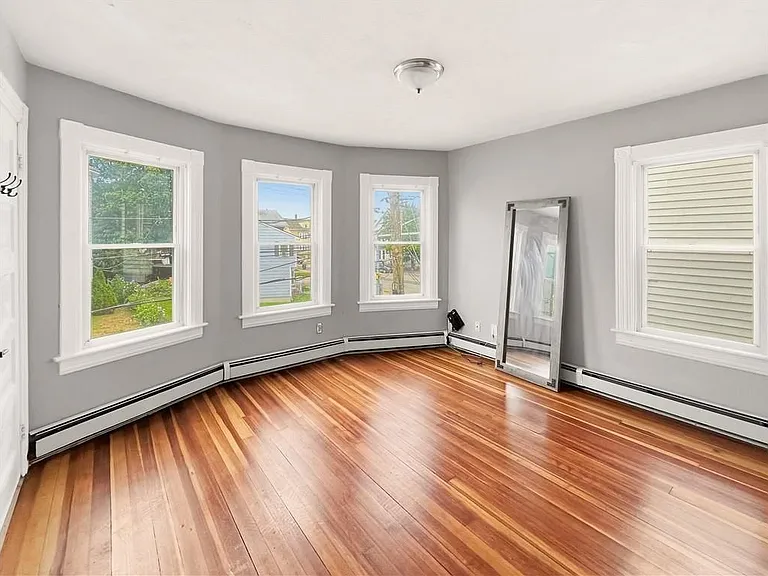 362 Weeden St — Photo 2