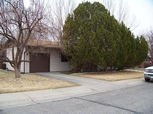 1st image of 916 Moose Dr