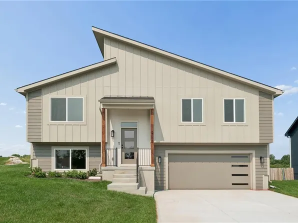 2112 SE Oak Ridge Dr, Oak Grove, MO 64075
