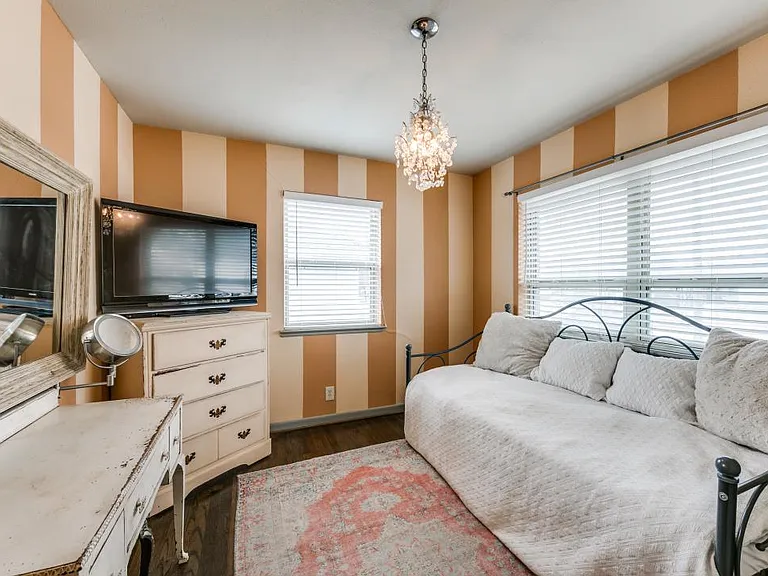 6911 Wake Forrest Dr — Photo 10