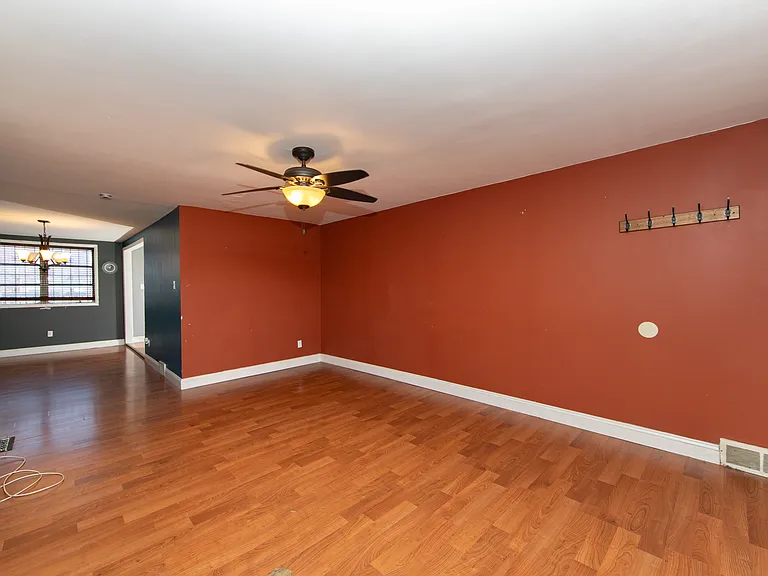1357 Westbury Dr — Photo 9