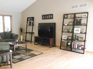 4980 S 106th St, Greenfield, WI 53228