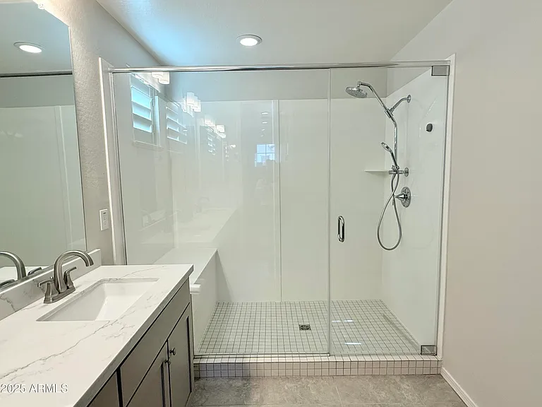 2366 W Gloria Ln — Photo 37