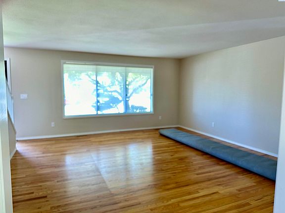 4th image of 609 Lynnwood Ct