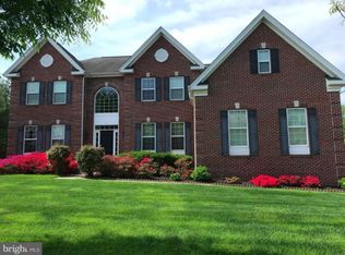 1 Windermere Dr, Moorestown, NJ 08057