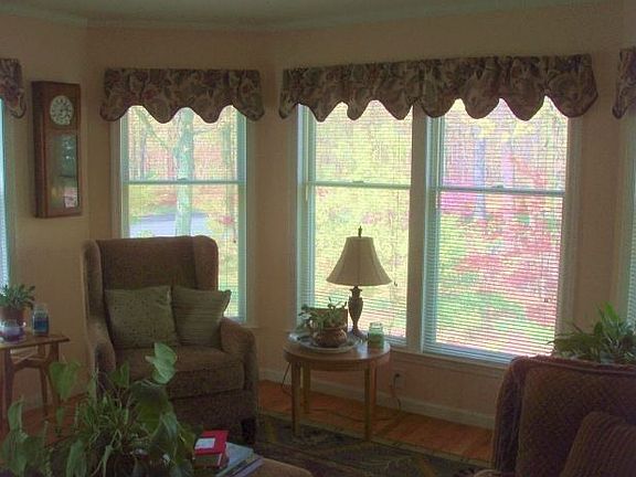 5th image of 21 E Amber Ln