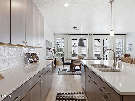 4th image of 6097 N Brookline Rd