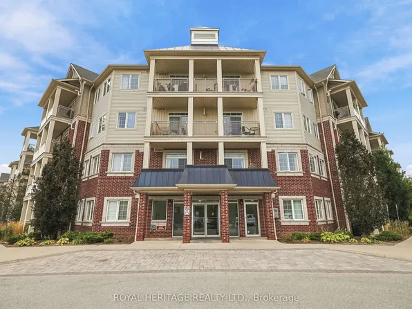80 Aspen Springs Dr #320, Clarington, ON L1C 0V4