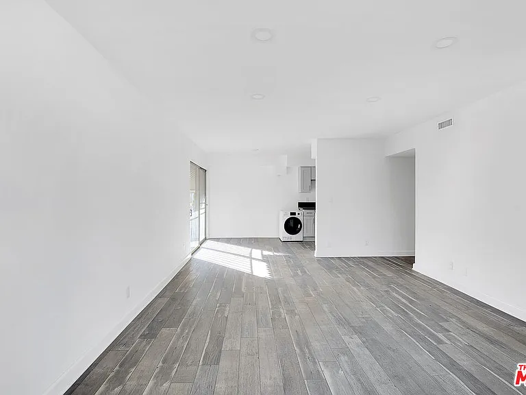 1610 S Beverly Glen Blvd #7 — Photo 6