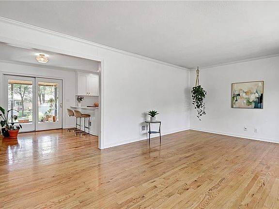 4th image of 4019 W 62nd St
