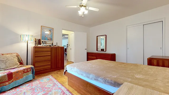 Sold by Bizzarro Agency | media 19