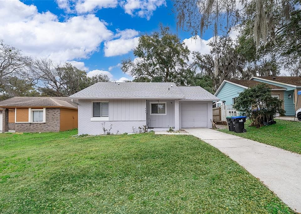 1st image of 207 Lake Dr
