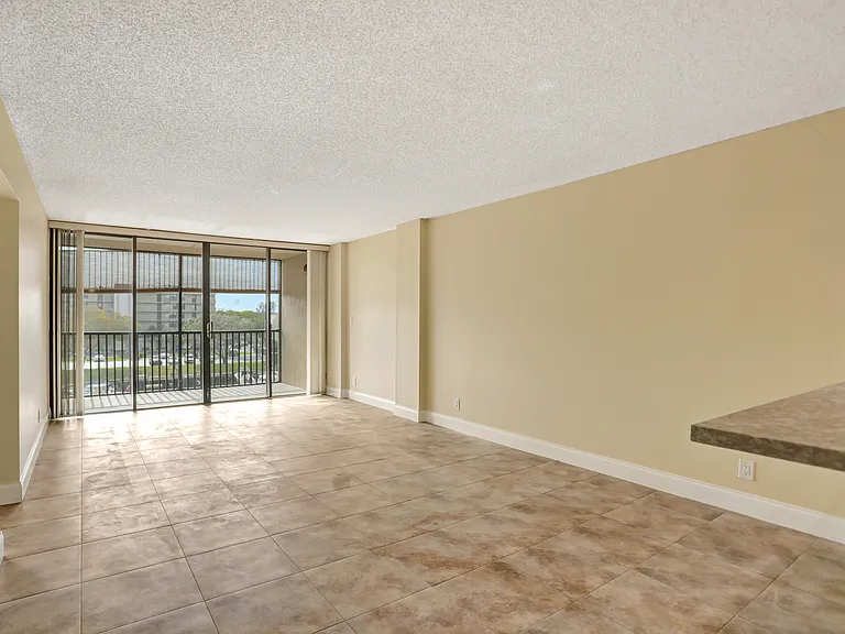 3 Royal Palm Way — Photo 22