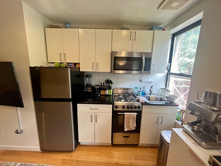 536 E 6th St #5 — Photo 3
