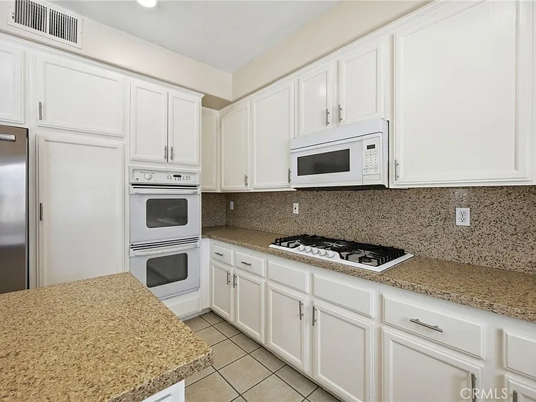 18112 Osborne St — Photo 33
