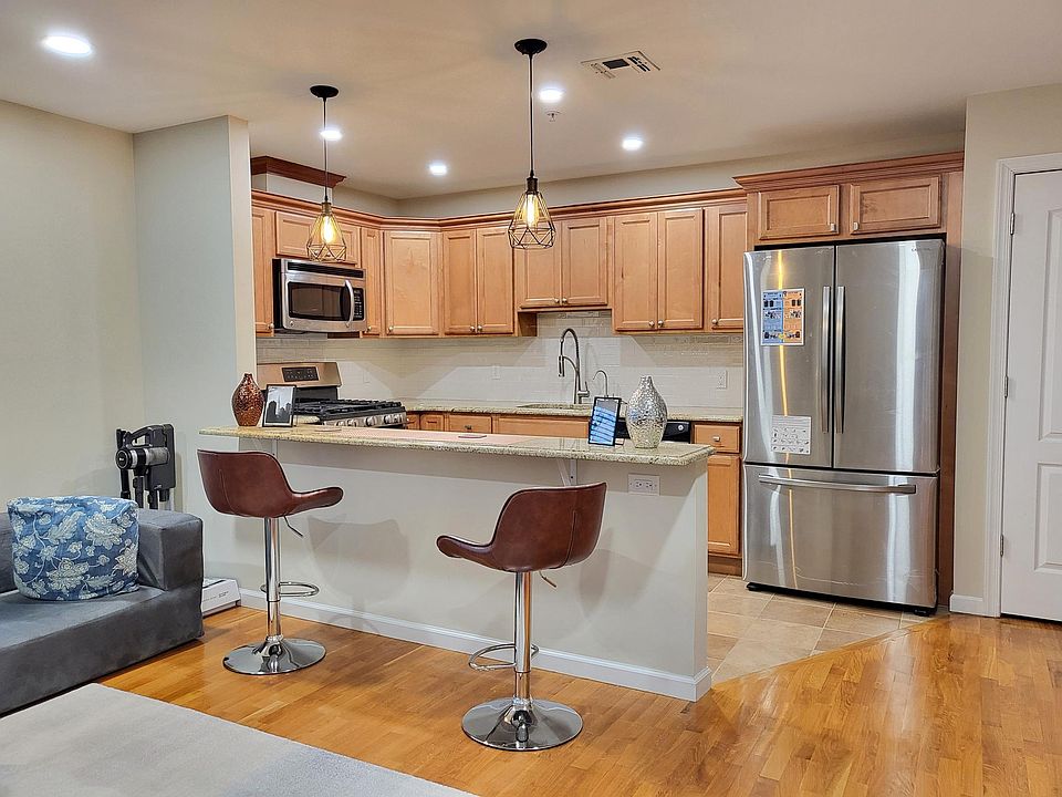 1st image of 45 W Palisades Blvd APT 4