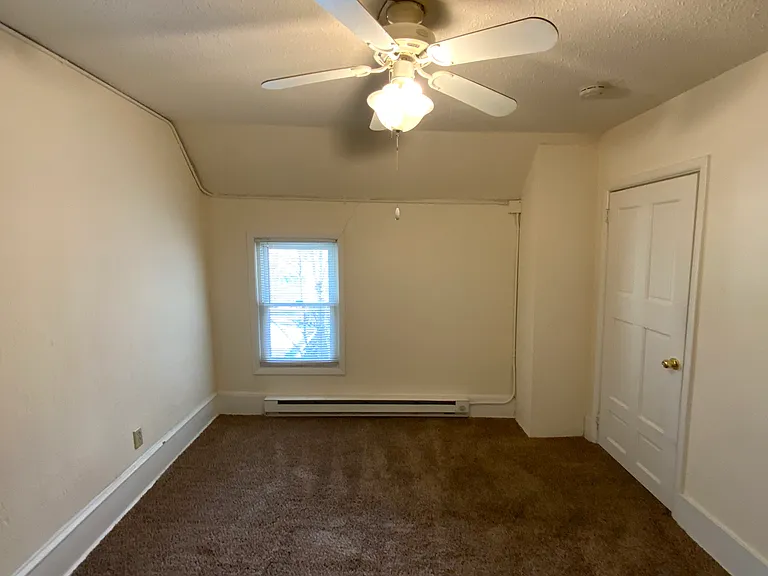 3 bed, 1.0 bath, 580 sqft, $1,150 — Photo 29