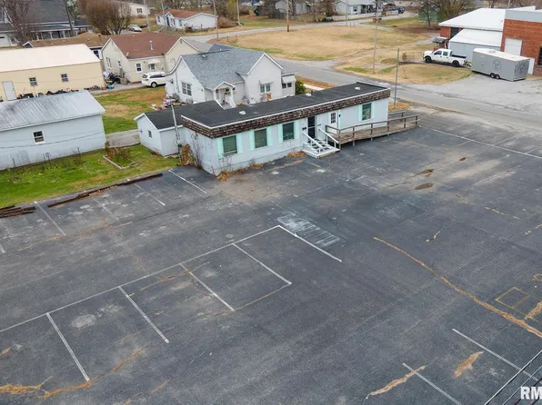 401 S Logan St, West Frankfort, IL 62896