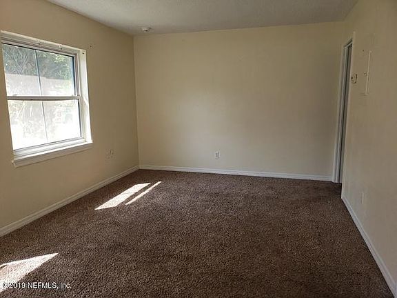 3rd image of 2521 Beaverbrook Pl