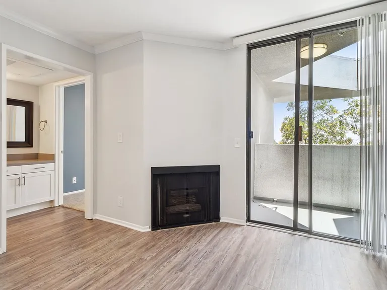 1223 Federal Ave — Photo 84
