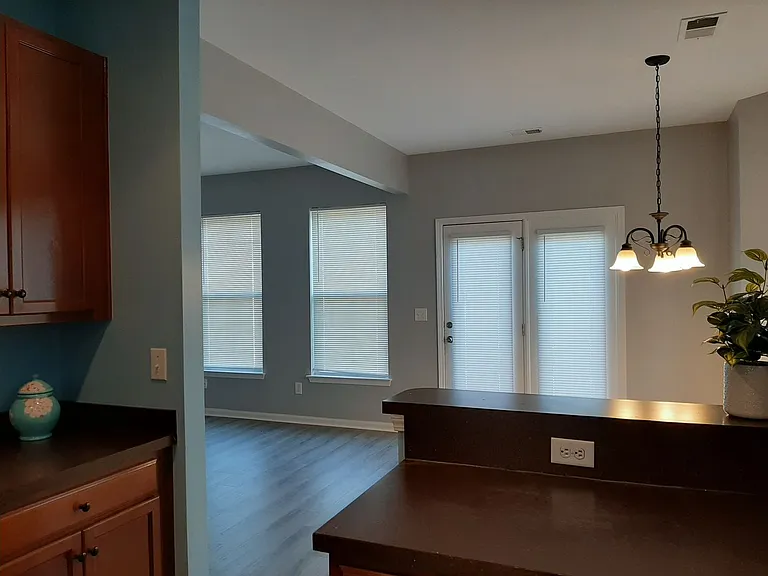 194 Avonshire Dr — Photo 8