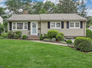 8 Winters St, Oakland, NJ 07436