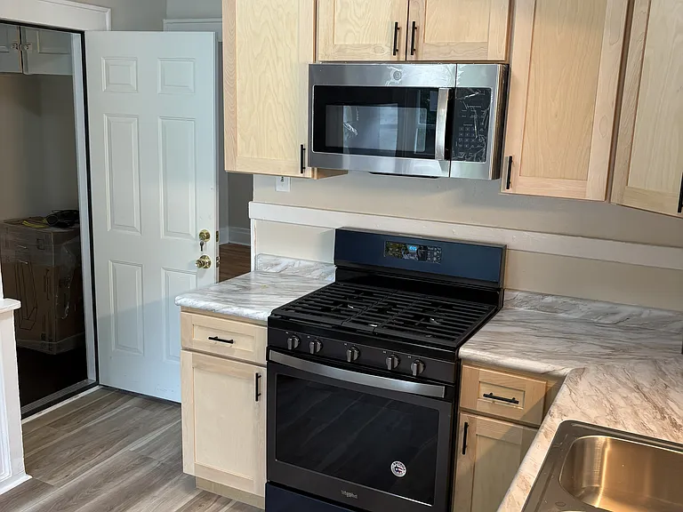 221-23 McLennan Ave #2 — Photo 4