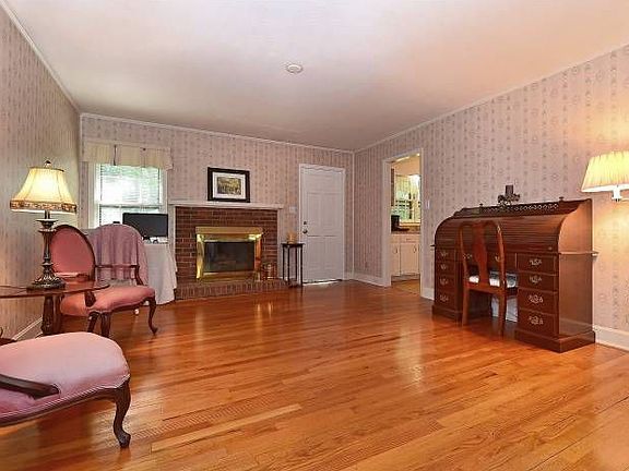 3rd image of 6807 Heatherford Dr