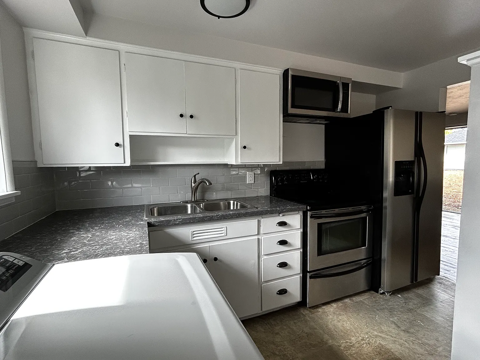 2 bed, 700 sqft, $1,600 — Photo 4