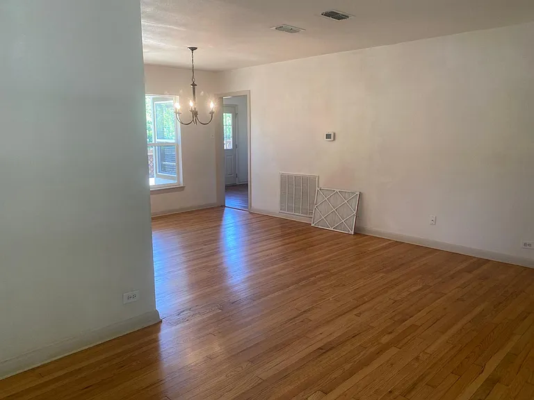 1204 Wiltshire Ave — Photo 6
