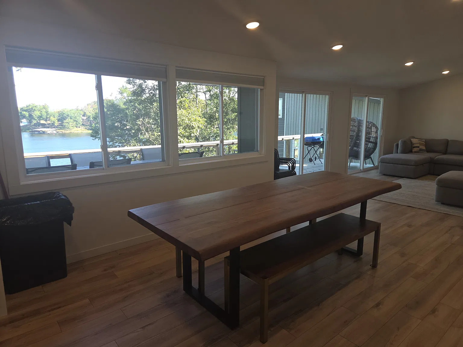 550 Lakeshore Dr S — Photo 2