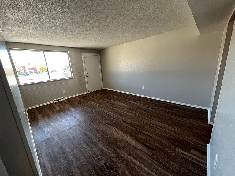 Highland Square Apartments — Photo 16