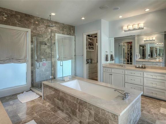 3rd image of 3115 Newcastle Dr