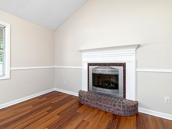 5th image of 4940 McPhail St
