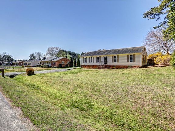 3rd image of 7419 Lexington Dr