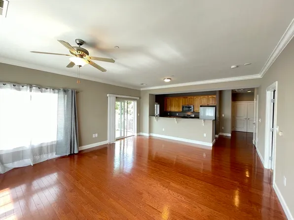 527 Pawtucket Blvd Unit 304, Lowell, MA 01854