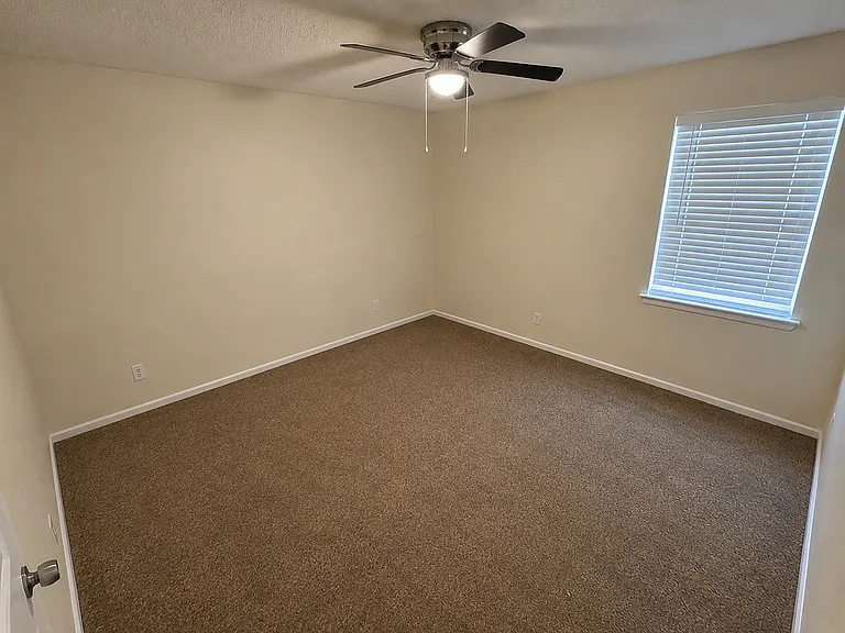 3906 Hooper Dr — Photo 9