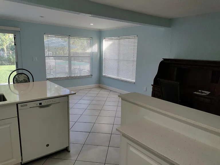 308 SW 18th Ave — Photo 9