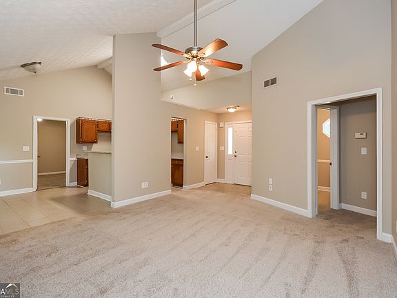 5th image of 330 E Country Woods Dr