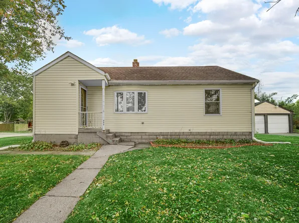 222 Maple St, Crown Point, IN 46307