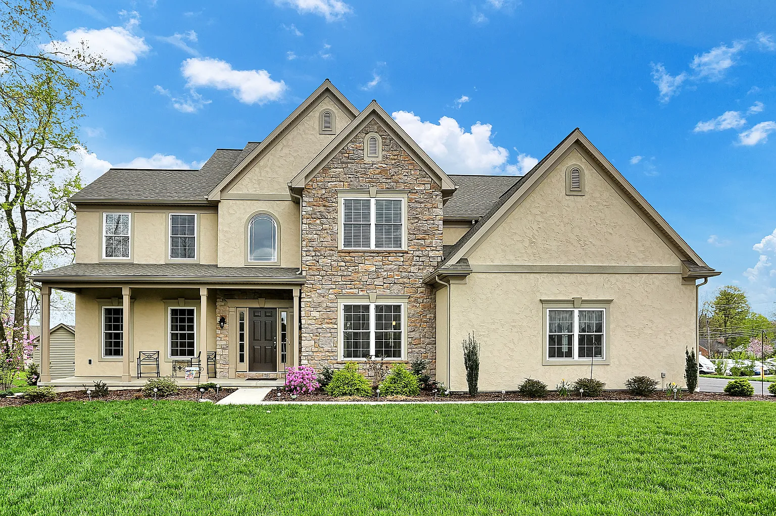 15 Springdale Way photo 1