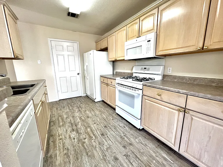 1505 Merrell Cv — Photo 10