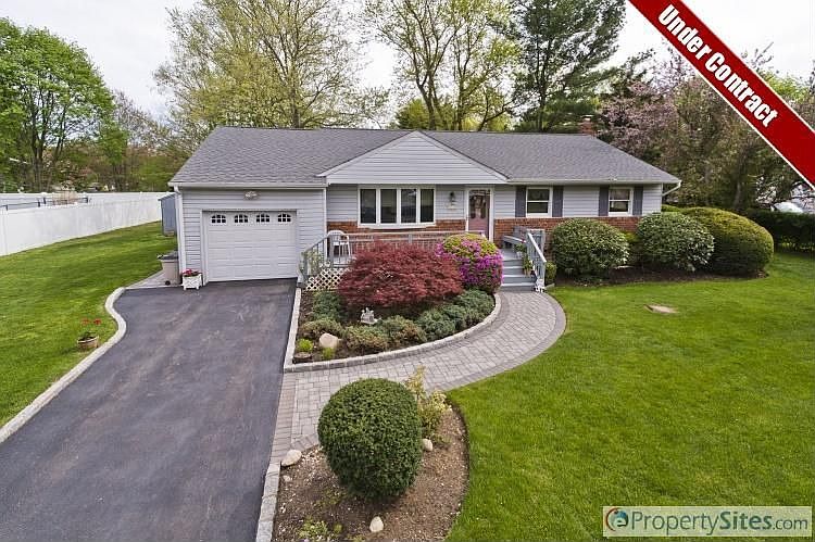 1st image of 14 Magenta Ln
